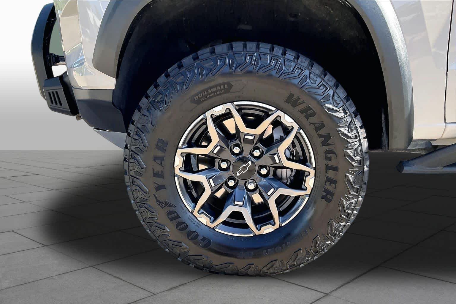 Used 2026 White Sands Chevrolet 4WD ZR2 image 11