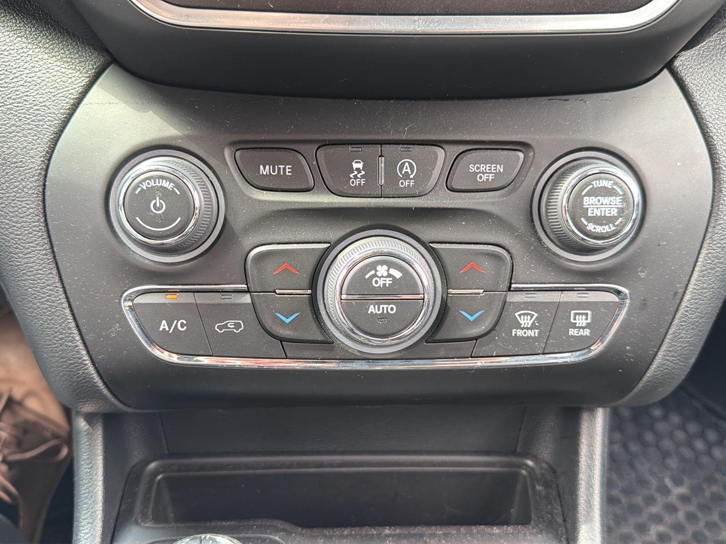 Used 2022 Granite Crystal Metallic Clearcoat Jeep Trailhawk image 3