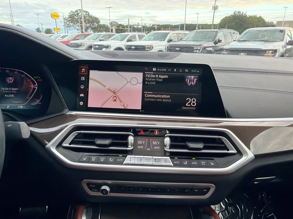 Used 2022 Arctic Gray Metallic BMW xDrive40i image 30