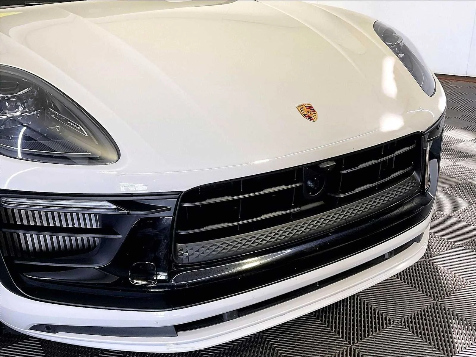 Certified Used 2024 Chalk Porsche S image 34