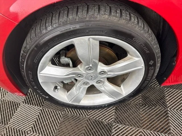 Used 2014 Red Hyundai Base image 31