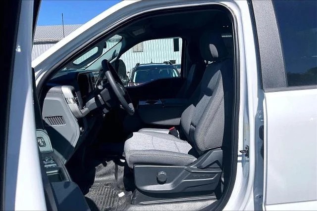 New 2026 Oxford White Ford F-250® XL image 21