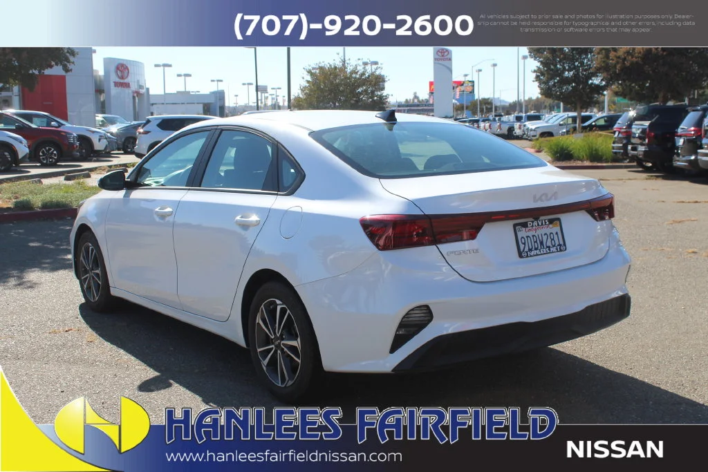 2023 Kia Forte LXS - Photo 9