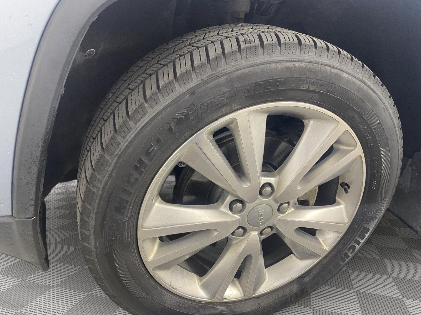 Used 2012 Winter Chill Pearl Jeep Laredo image 21