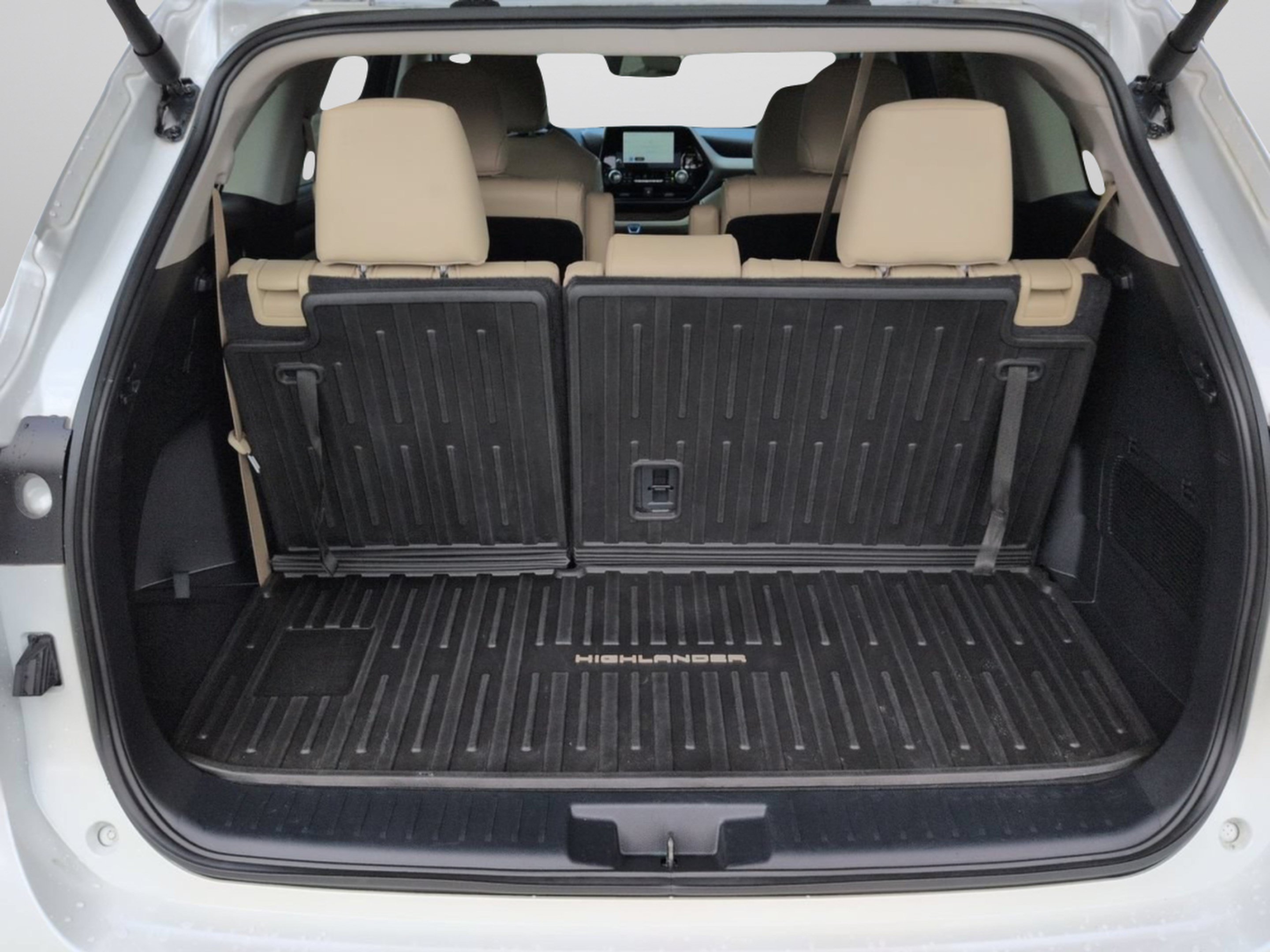 Used 2024 Pearl Toyota XLE image 17