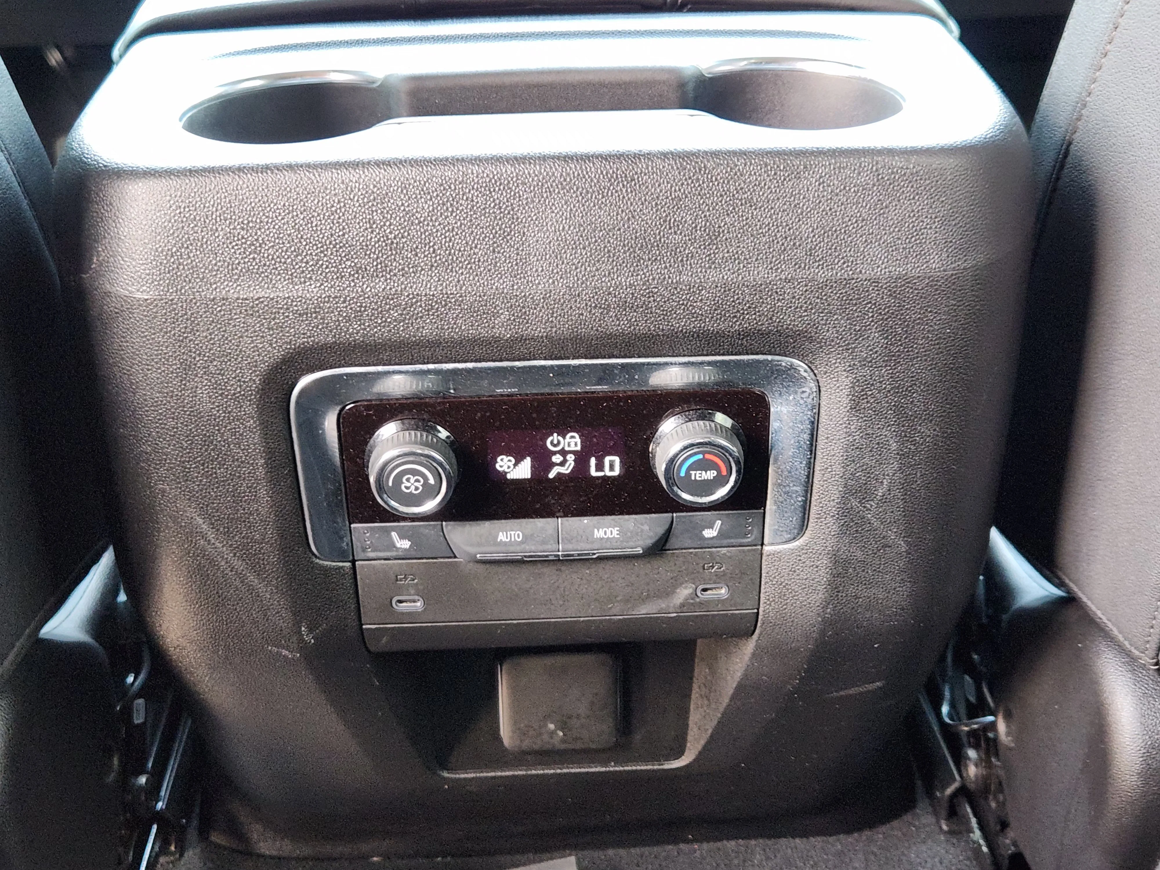 Used 2025 Iridescent Pearl Tricoat Chevrolet Z71 image 31