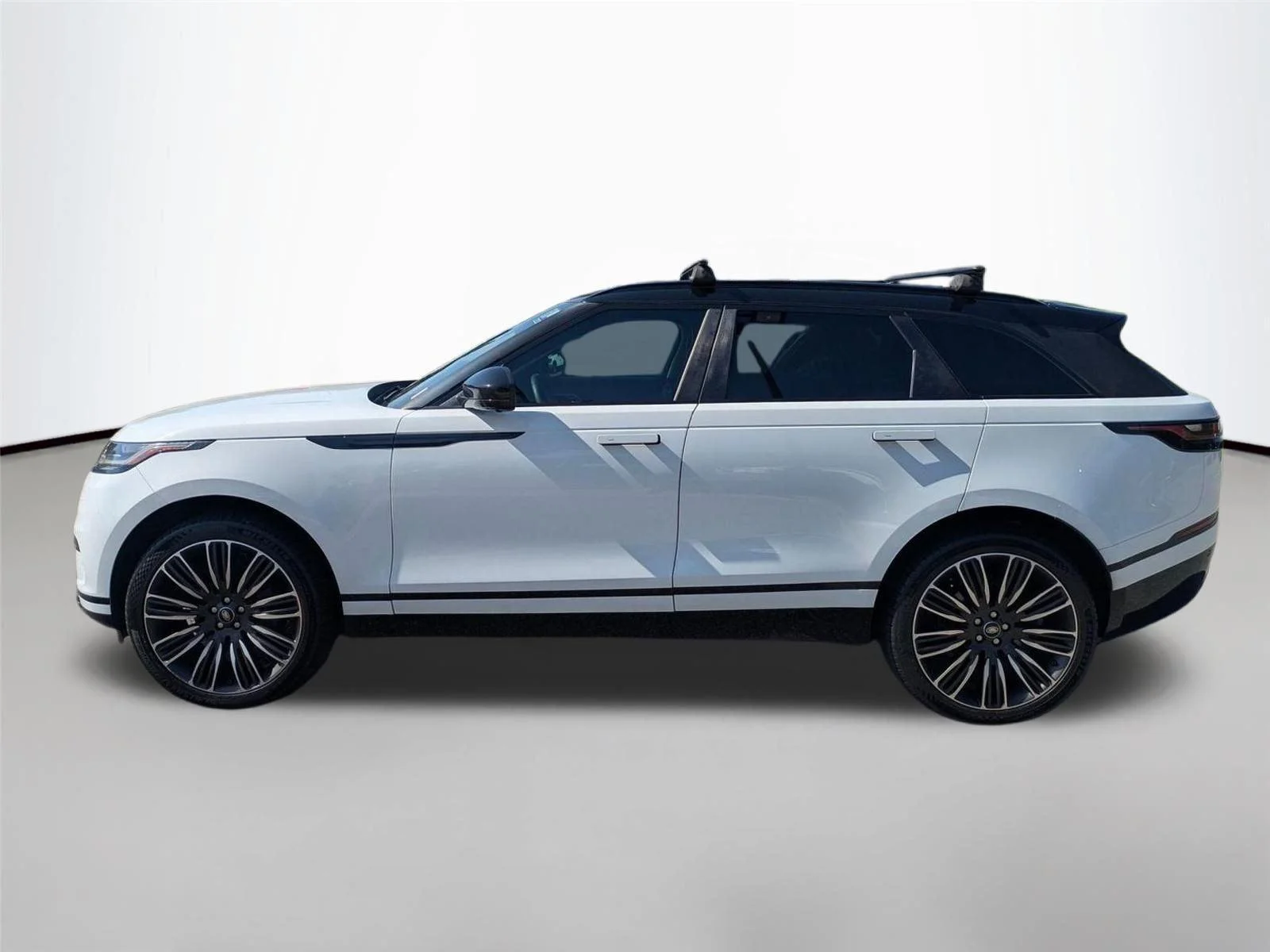 Used 2019 Fuji White Land Rover S image 3