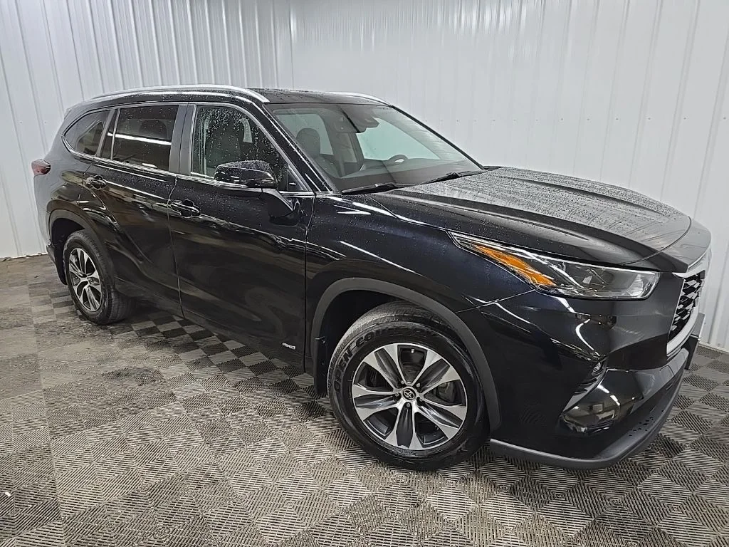 Used 2024 Black Toyota XLE image 7