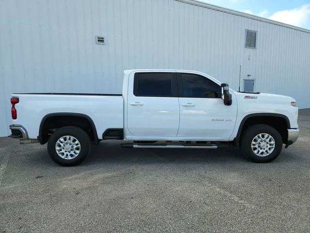 Used 2024 White Chevrolet LT image 10