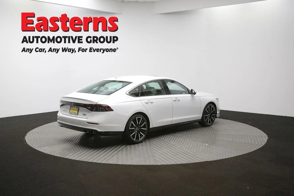 Used 2024 White Honda Touring image 39