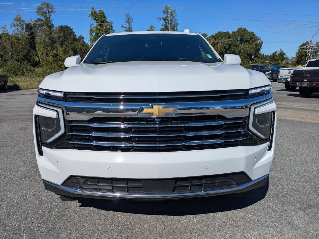 Used 2025 White Chevrolet LT image 9