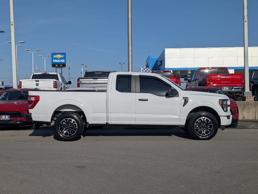 Used 2023 Oxford White Ford XL image 2