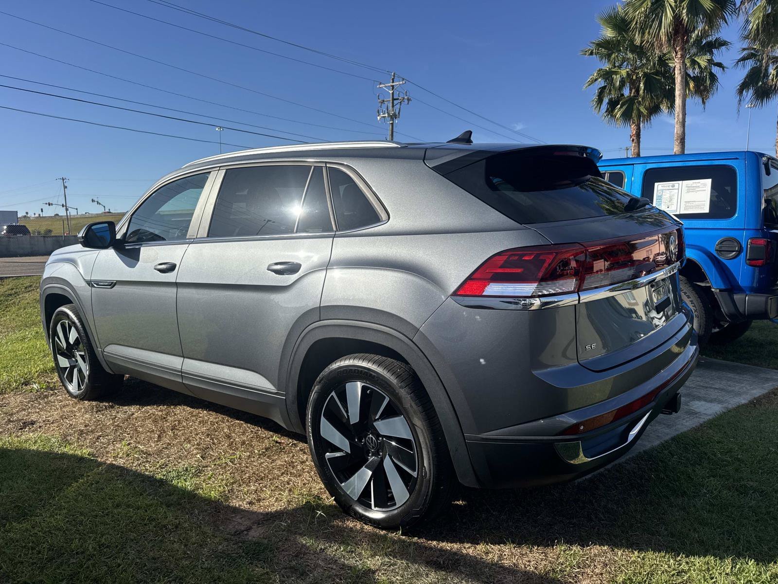 Used 2024 Gray Volkswagen 2.0T SE w/Technology image 7