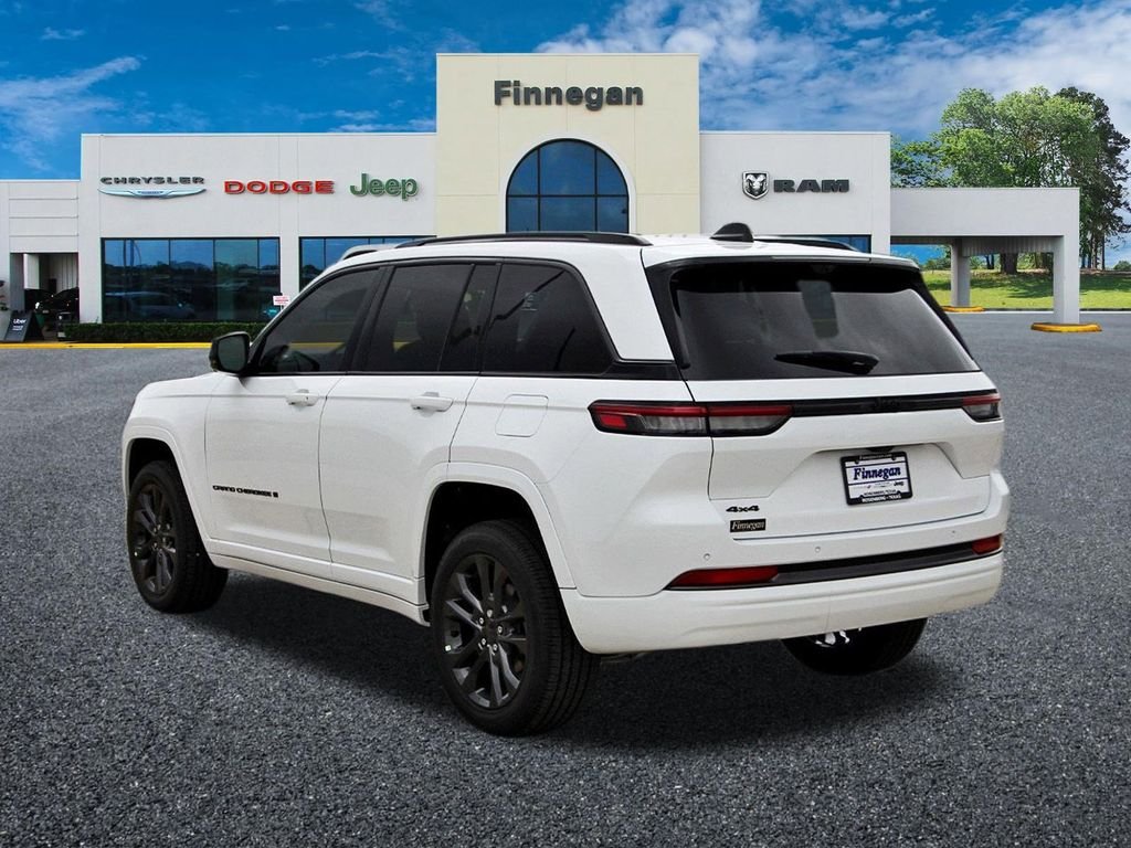 New 2026 Bright White Clear-Coat Exterior Paint Jeep Limited Reserve image 4