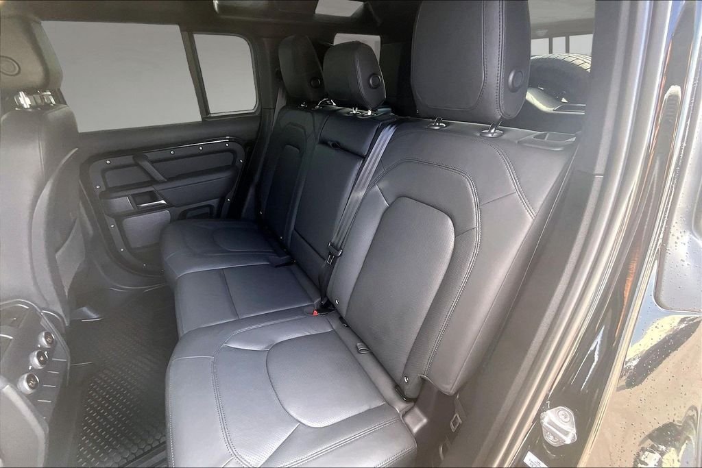 Used 2023 Santorini Black Metallic Land Rover V8 image 27