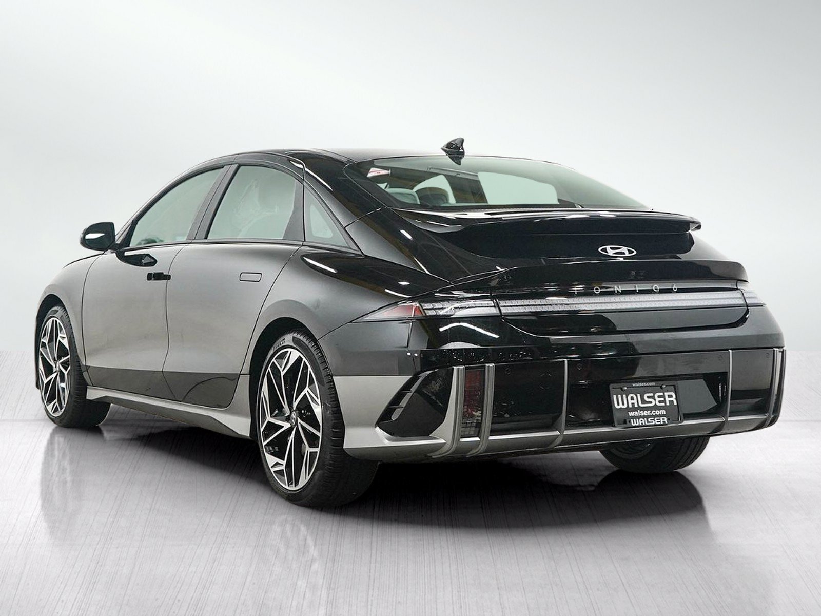 Used 2023 Onyx Black Hyundai SEL AWD image 4