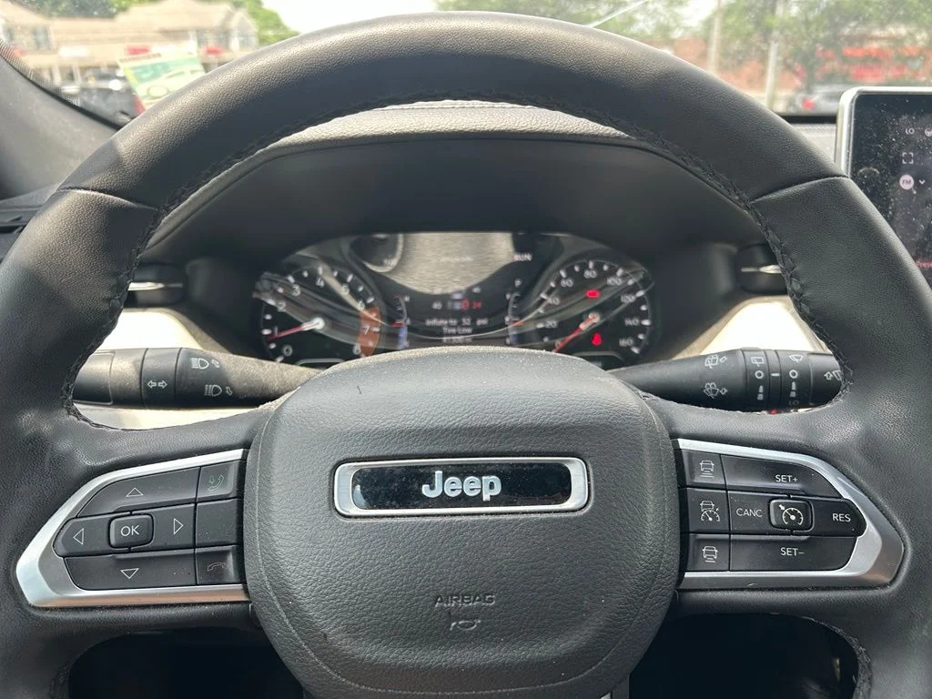 Used 2023 White Jeep Limited image 16