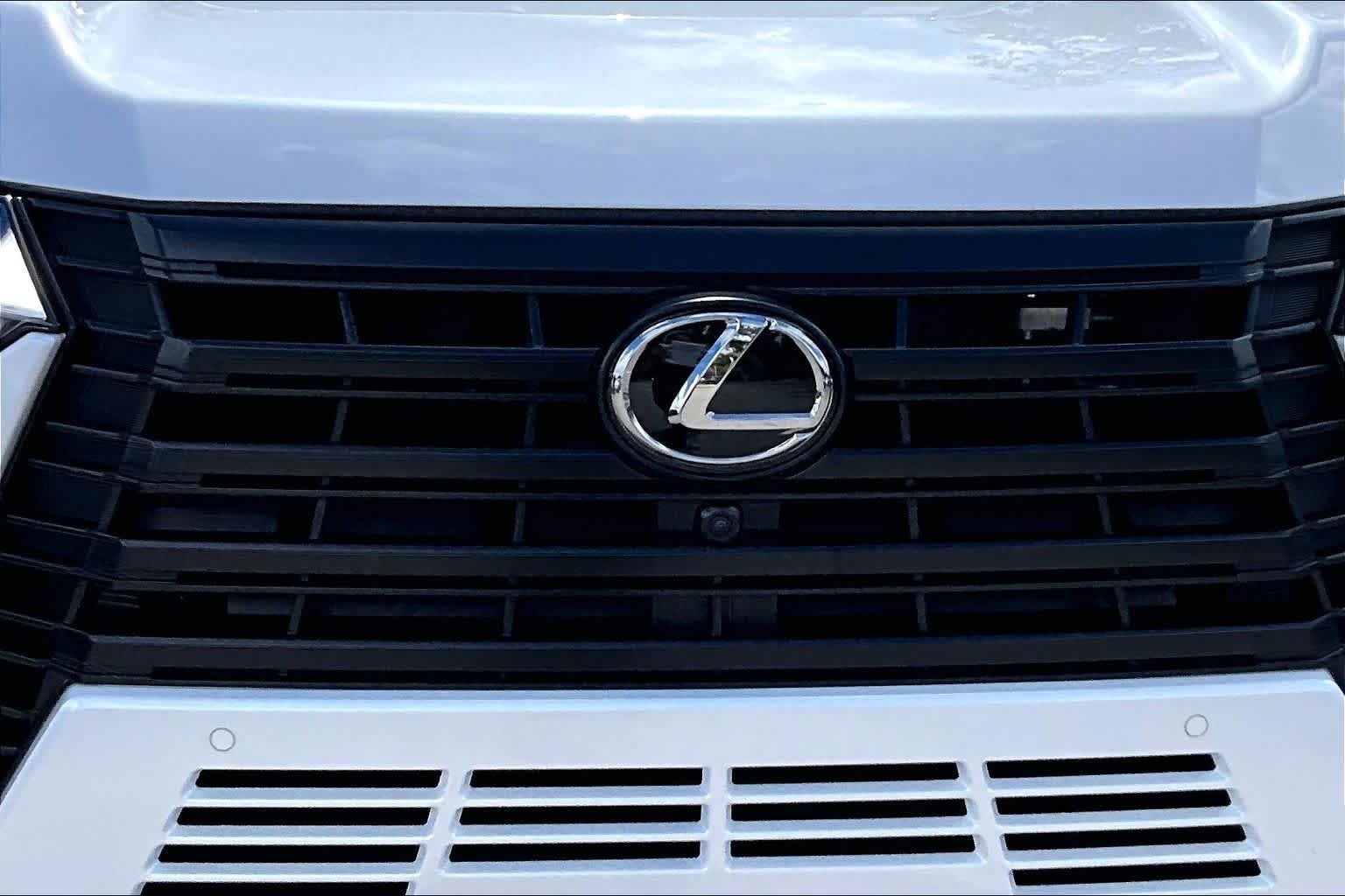 Used 2026 Eminent White Pearl Lexus Luxury image 30