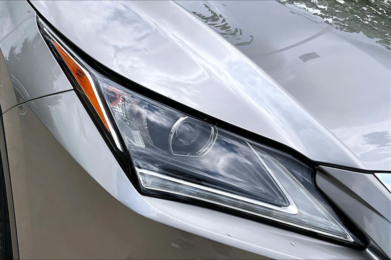 Used 2019 Atomic Silver Lexus  image 25