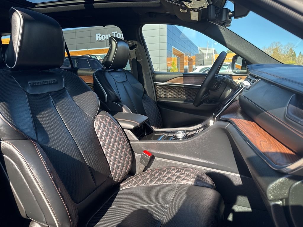 Used 2024 Diamond Black Crystal Pearlcoat Jeep Summit image 29