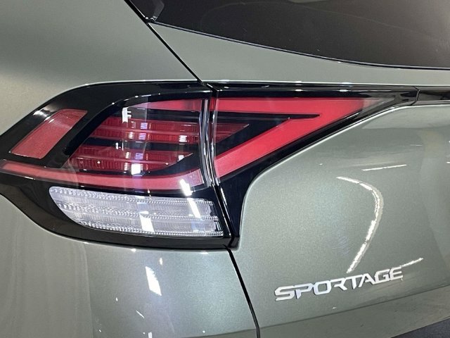 Used 2023 Green Kia X-Pro Prestige image 16