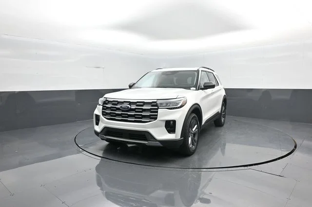 New 2026 Star White Metallic Tri-Coat Ford Active image 3