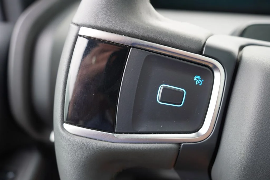 Used 2025 Agate Black Metallic Ford Active image 40