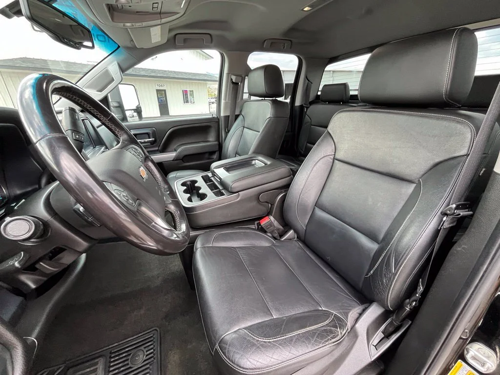 Used 2018 Black Chevrolet LT image 9