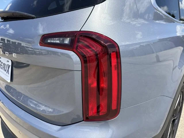 Used 2025 Silver Kia S image 20
