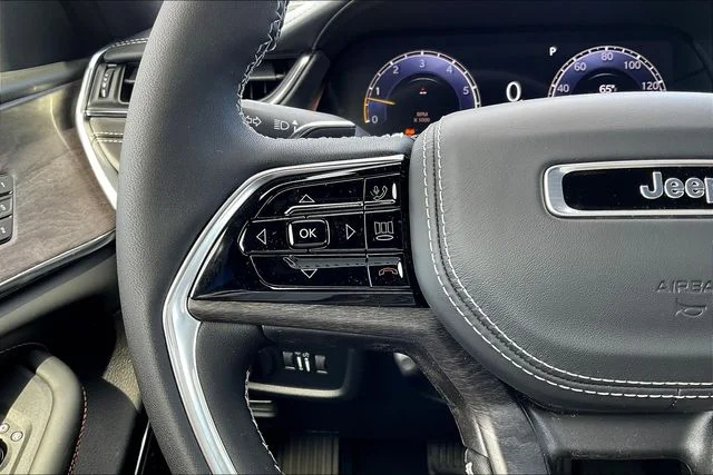 2025 Jeep Grand Cherokee Overland - Photo 14