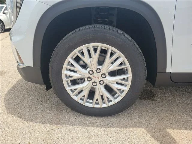New 2026 Glacier White Tricoat GMC Elevation image 10