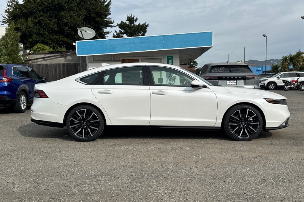 New 2026 Platinum White Pearl Honda Touring image 3