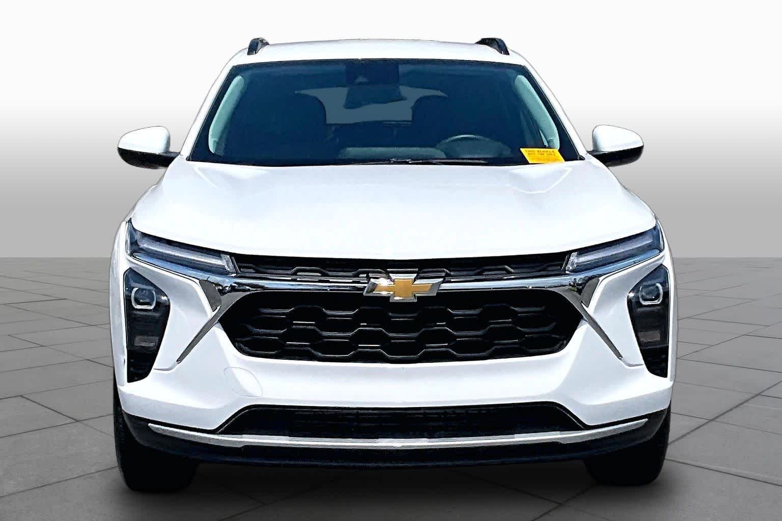 Used 2025 Summit White Chevrolet LT image 4