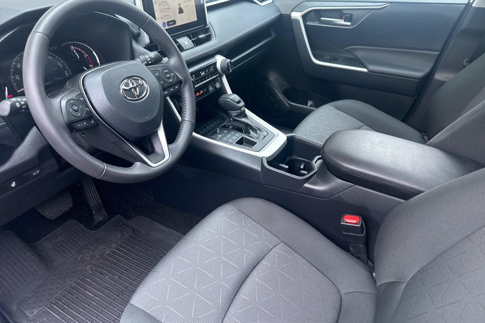 Used 2025 White Toyota XLE image 9