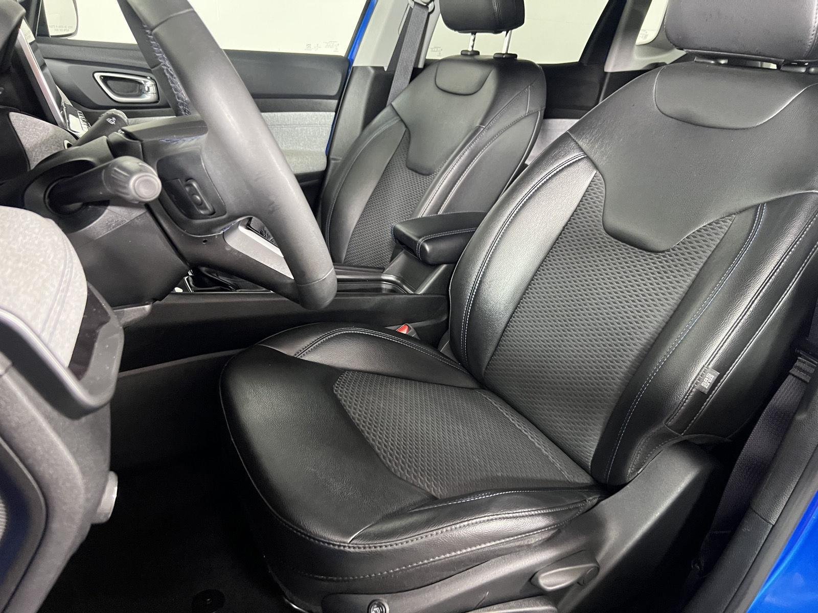 Certified Used 2022 Laser Blue Pearlcoat Jeep Latitude image 9