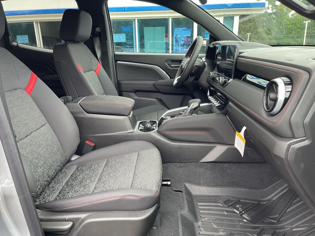 2025 Chevrolet Colorado Z71 - Photo 31