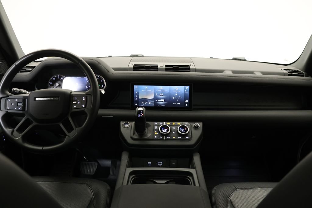 Used 2023 Fuji White Land Rover X-Dynamic SE image 14