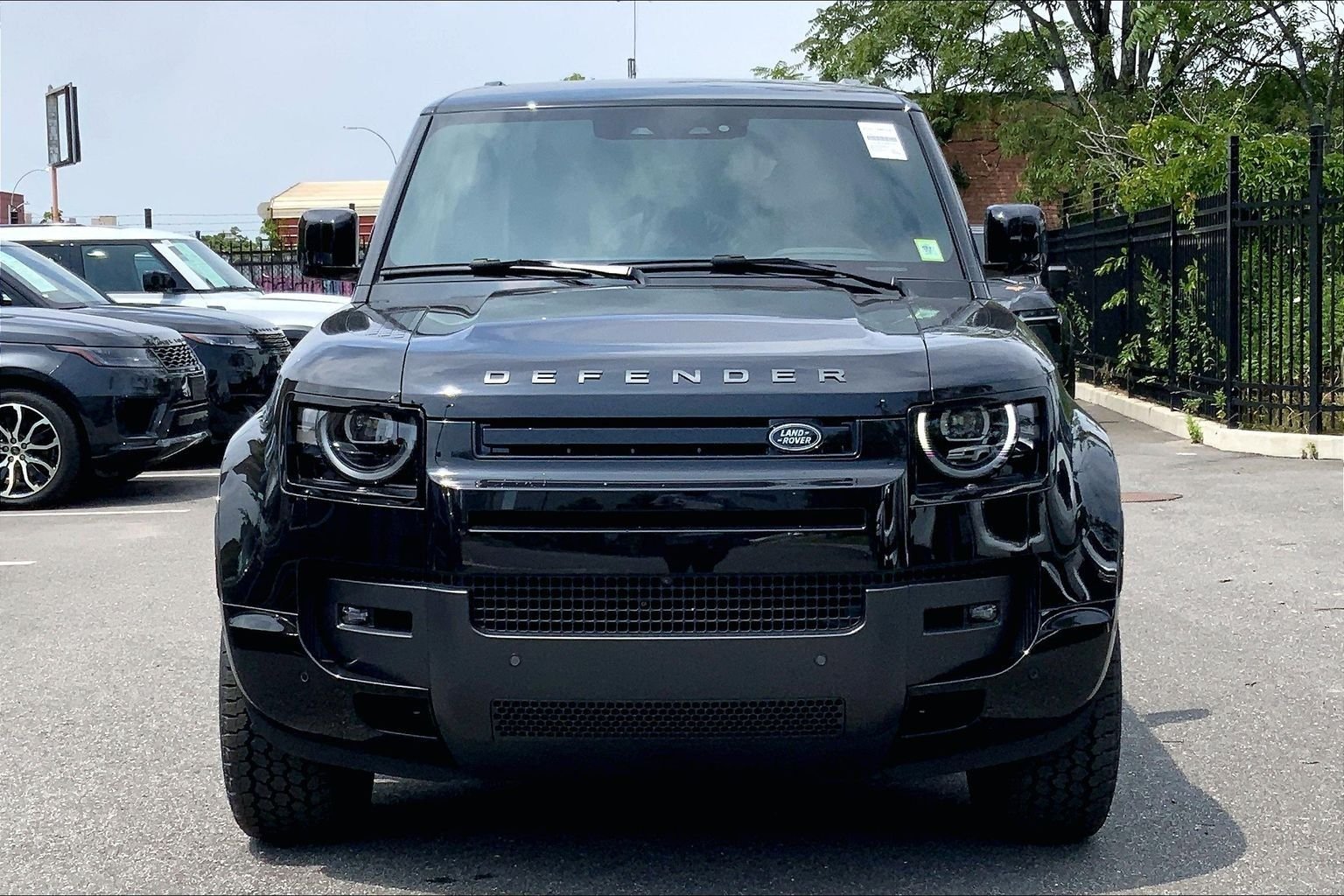 New 2026 Santorini Black Land Rover X-Dynamic SE image 3