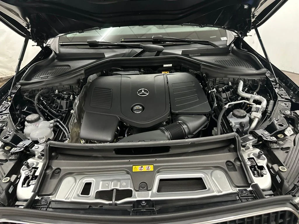 New 2026 Black Mercedes-Benz GLC 300 image 12