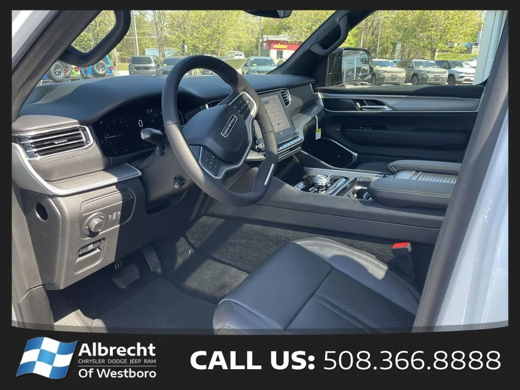 New 2026 Bright White Clear-Coat Exterior Paint Jeep Limited Reserve image 9