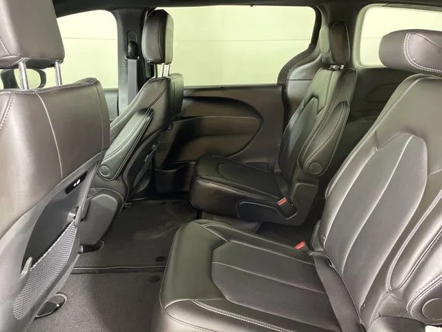 2025 Chrysler Pacifica Select - Photo 37