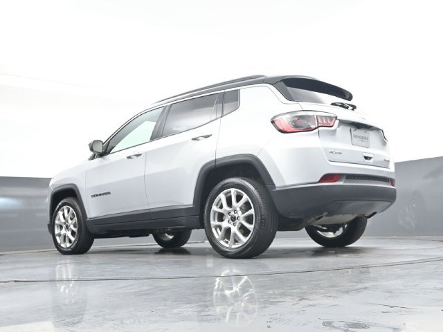Used 2025 Silver Jeep Limited image 35