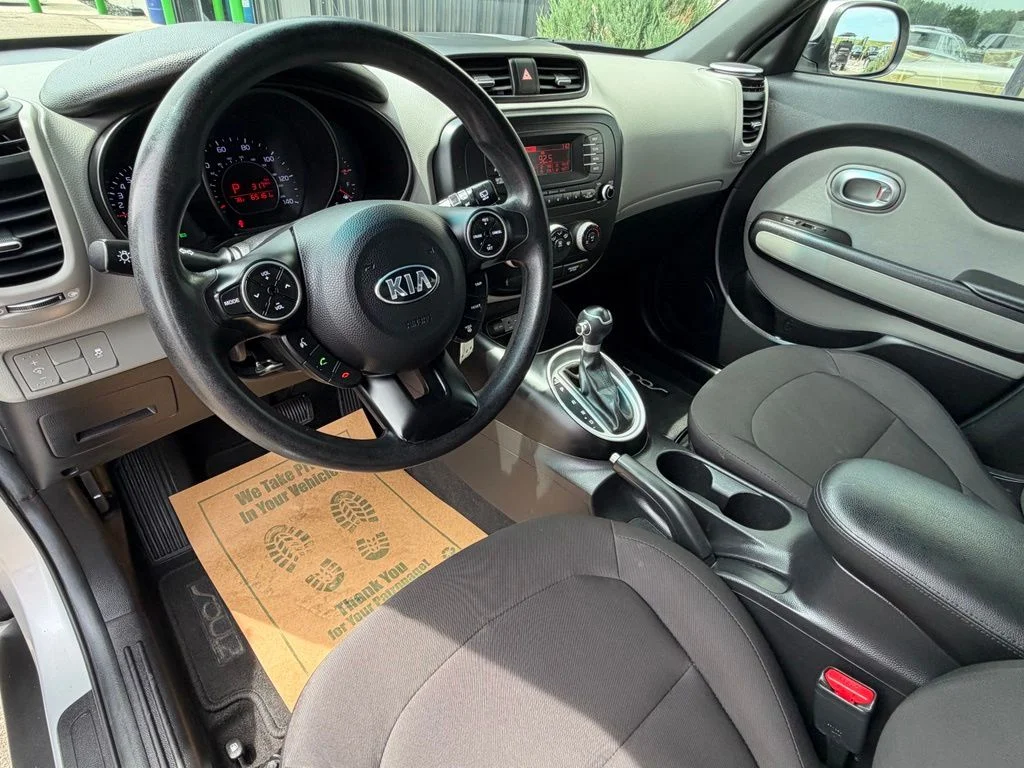 Used 2016 Silver Kia Base image 11