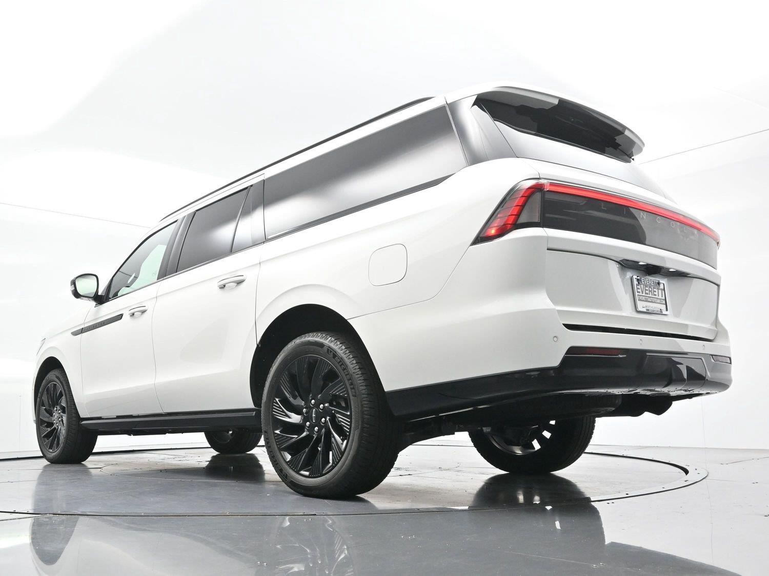 Used 2026 Pristine White Metallic Tri-coat Lincoln Reserve image 50