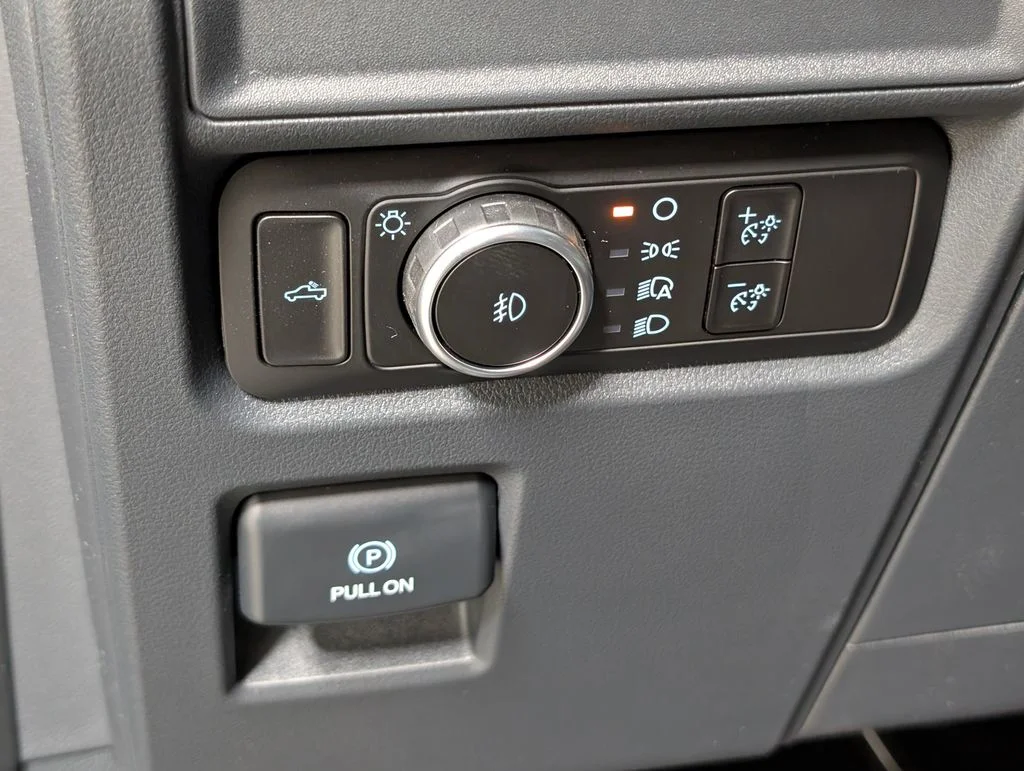 New 2026 Oxford White Ford XLT image 13