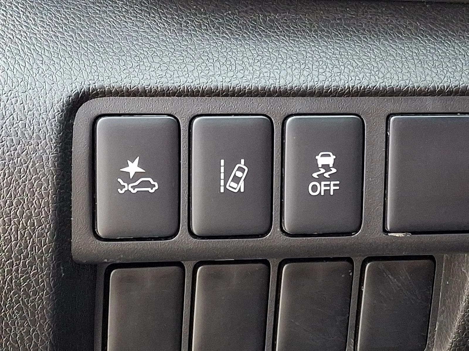 Used 2023 White Mitsubishi SE image 23