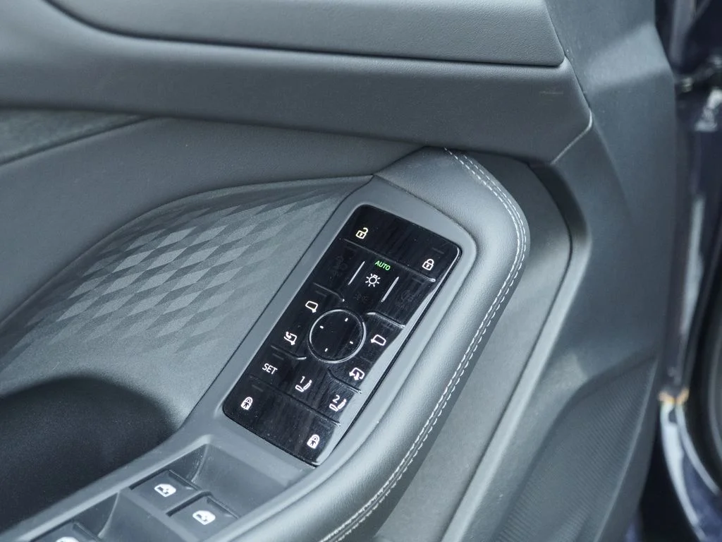 Used 2025 Blue Audi  image 29
