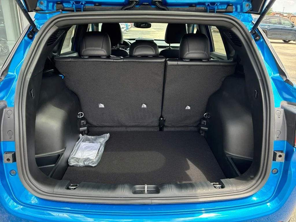 New 2026 Hydro Blue Pearlcoat Jeep Latitude image 10