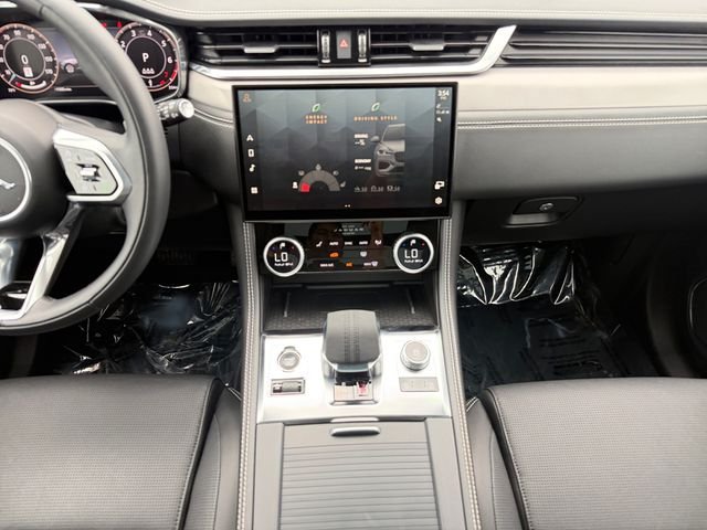 Certified Used 2024  Jaguar P250 R-Dynamic S image 15
