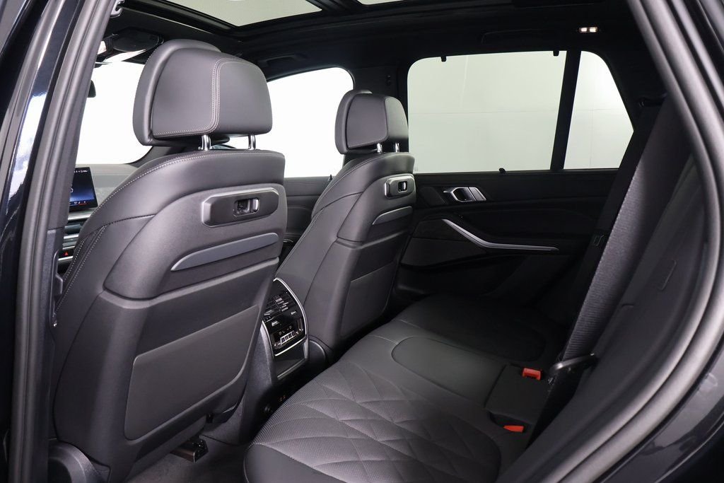 New 2026 Black Sapphire Metallic BMW xDrive40i image 6